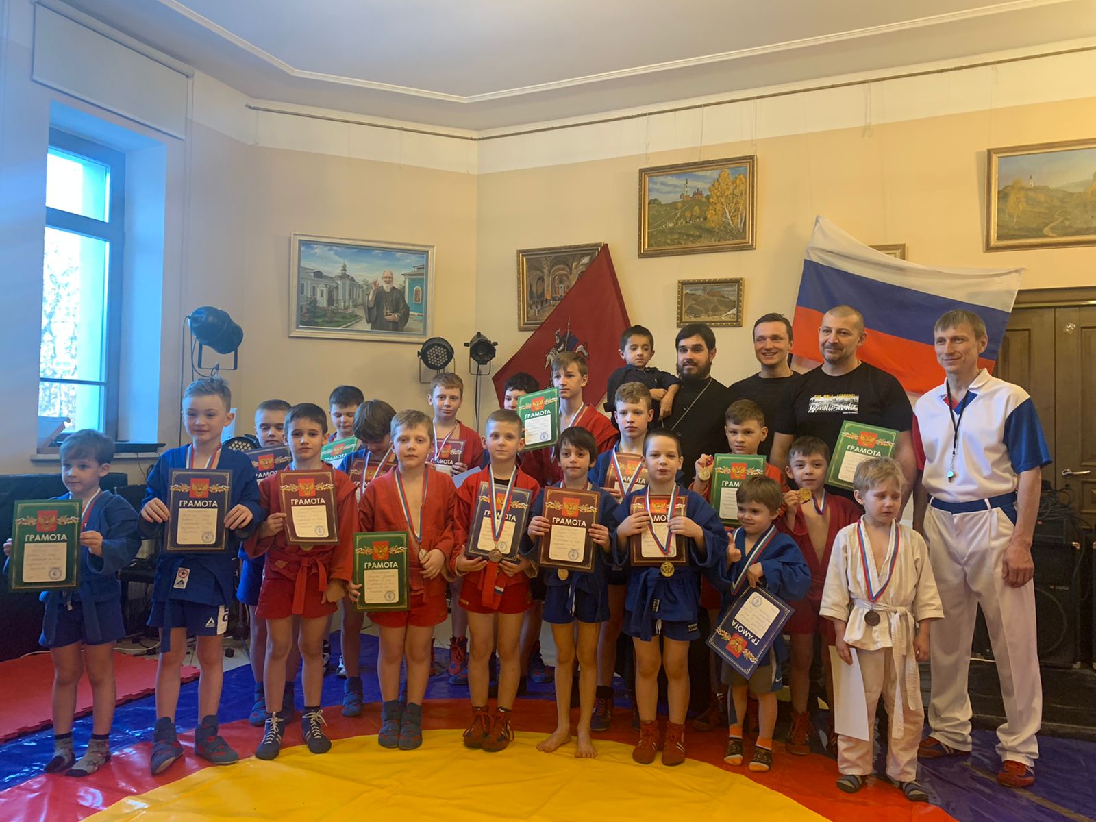 27 февраля в нашем клубе прошли соревнования по борьбе самбо среди православных клубов Западного Векариатсва, приуроченные ко Дню Защитника Отечества.